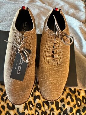 Tommy Hilfiger Men’s Tan Knit Oxford Lace-Up Shoes